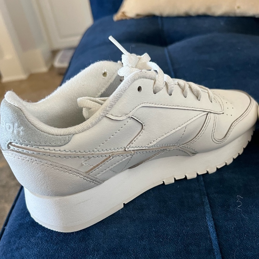 Reebok Classic Leather "Chalk/Chalk/Sea Grey" Women's Shoe **New** - Picture 4 of 9